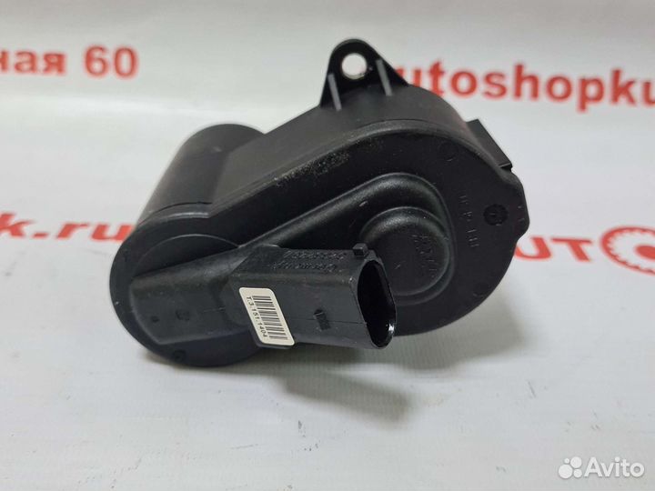 Моторчик стояночного тормоза Passat B6