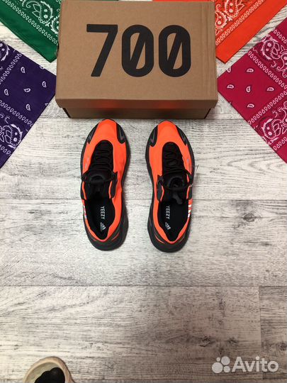 Кроссовки Adidas yeezy 700 mnvn