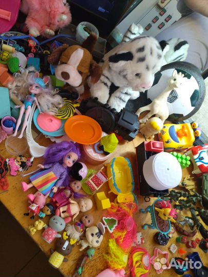 Много разных игрушек
