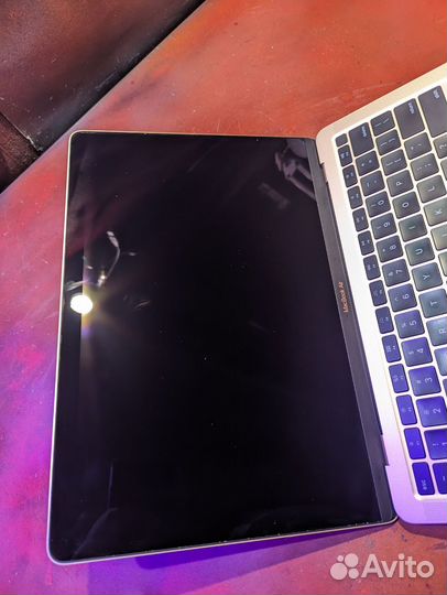 MacBook air 13 2020 gold i3 8/512gb