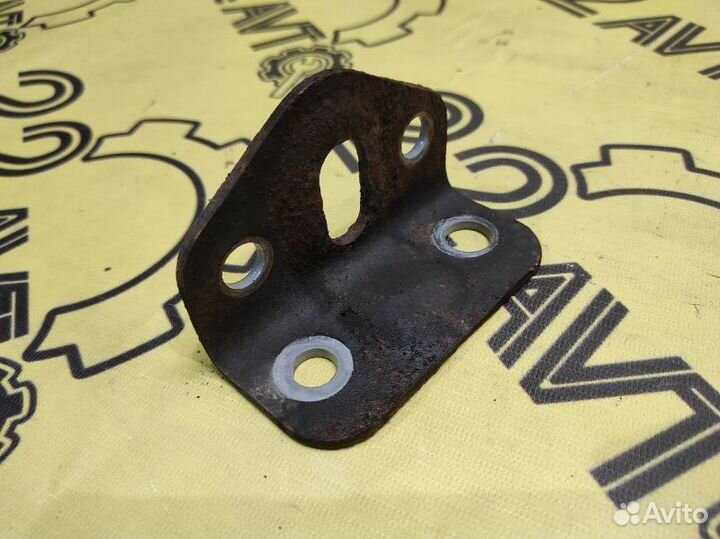 Петля буксировочная задняя левая Subaru Forester