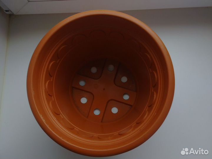 Цветочный горшок пластиковый