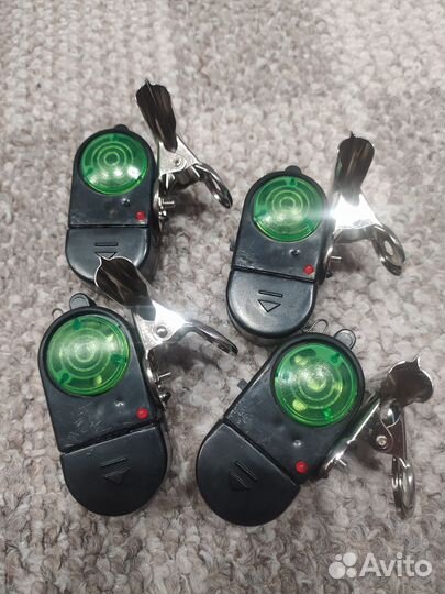 Сигнализатор поклёвки, прикормка, масло, спрей