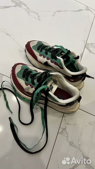 Кроссовки женские