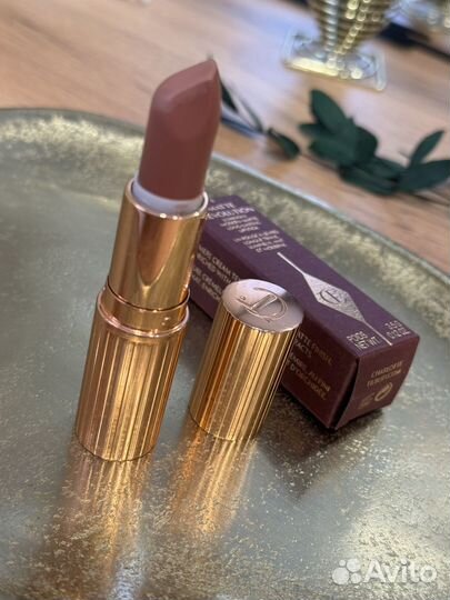 Charlotte tilbury помада Very Victoria