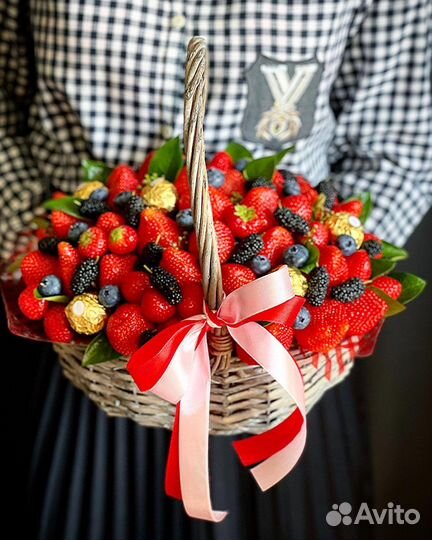 Корзина из клубники