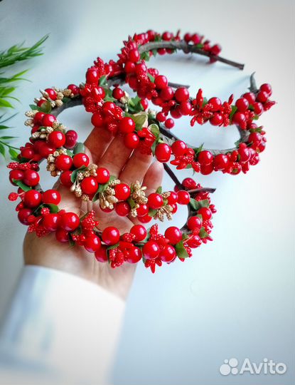 Ободок для волос из ягод