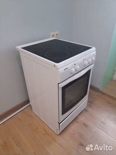 Электрическая плита с духовкой