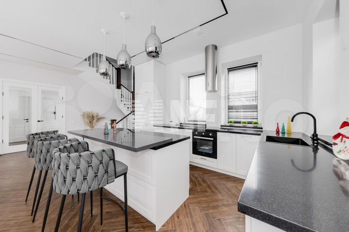 Дом 230 м² на участке 6 сот.