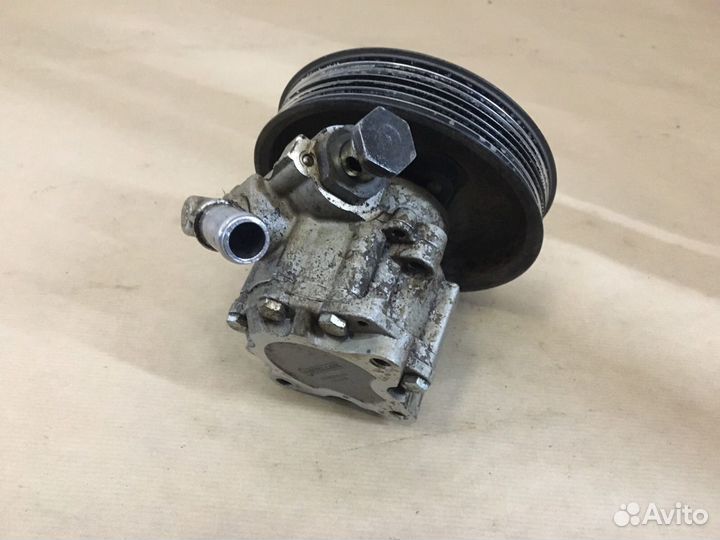 Насос гур 4.2 Таурег AXQ