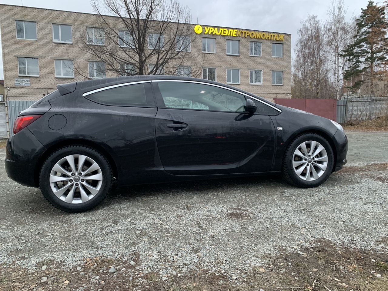 Opel Astra GTC: фото владельца