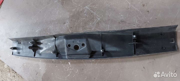 Накладка замка багажника на Ford Fiesta