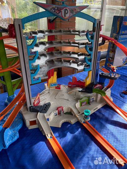 Невообразимый гараж hot wheels
