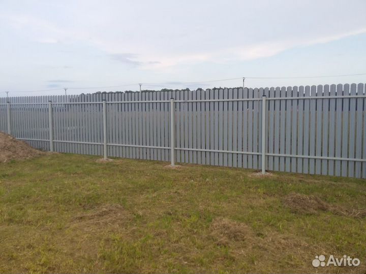 Заборы из евроштакетника для дачи