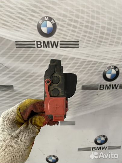 Крышка плюсового вывода АКБ BMW G30/G31