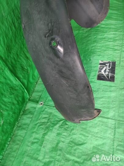 Подкрылок зад/лев оригинал VW Touareg 2002-2010