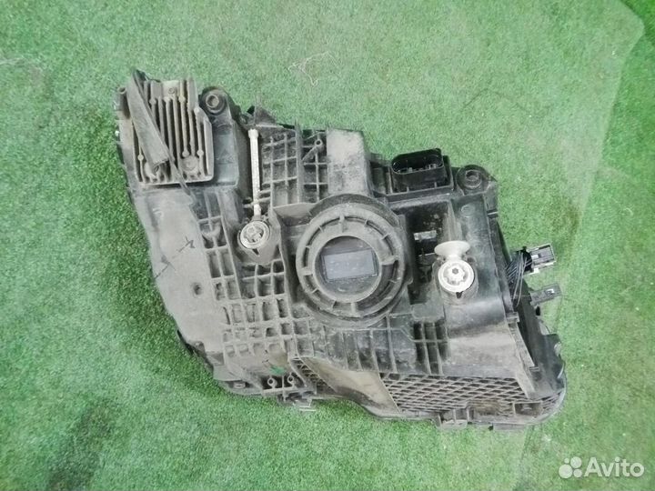 Фара левая Mercedes-Benz C-Class