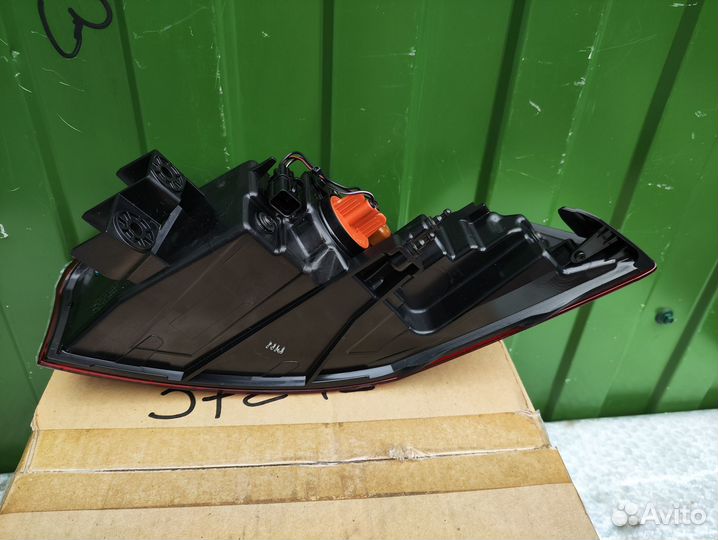 Фонарь задний наружный левый KIA carnival