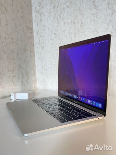 MacBook Pro 13, 2017 г., два порта Thunderbolt 3