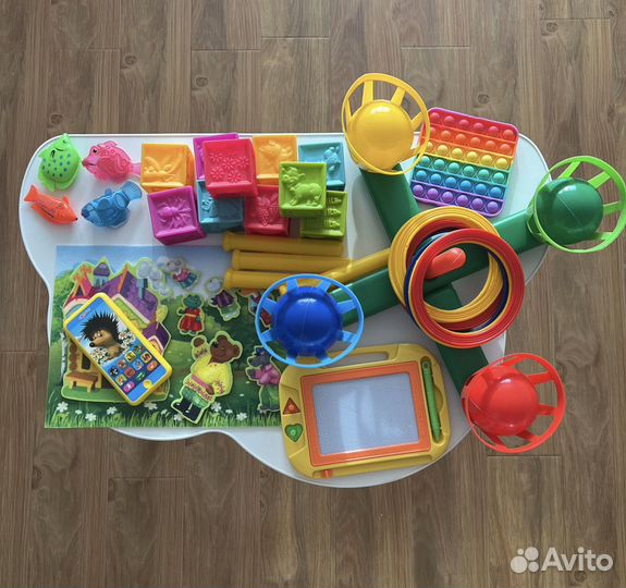 Развивающие игрушки для малышей пакетом