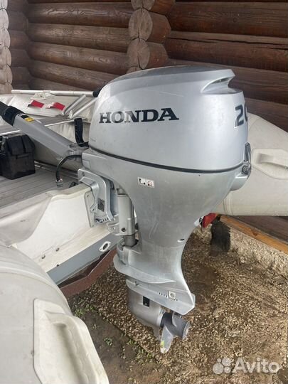 Лодка с мотором