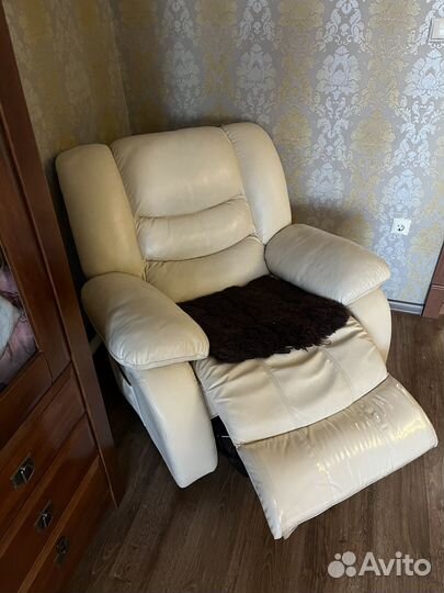 Диван с креслом