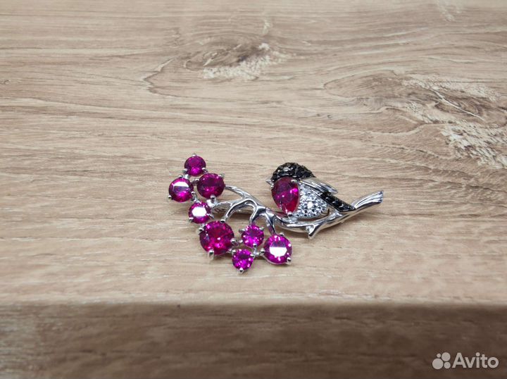 Серебряная брошь