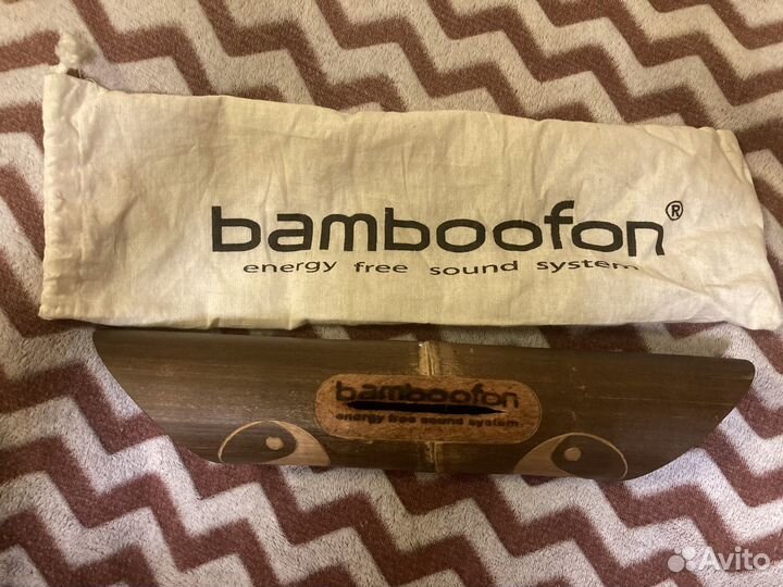 Подставка-колонка для моб тел из бамбука