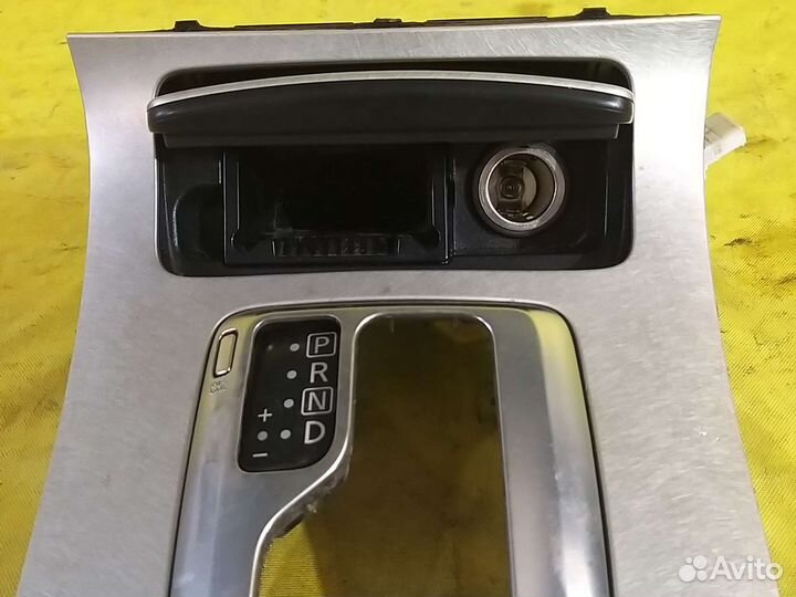 Накладка кулисы Infiniti G35 3.5 2007