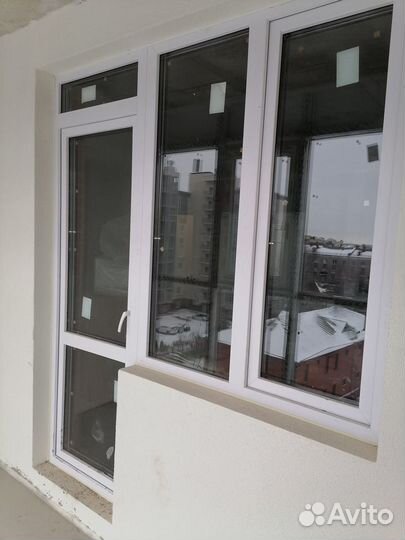 Балконный блок пластиковые окно +дверь