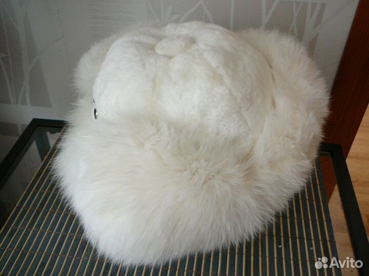 Шапка меховая белая женская
