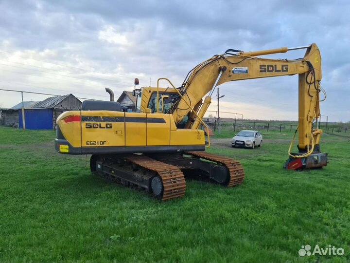 Услуги гусеничного экскаватора