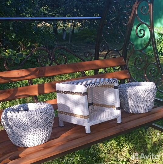 Изделия из ротанга. Пуфик и кашпо