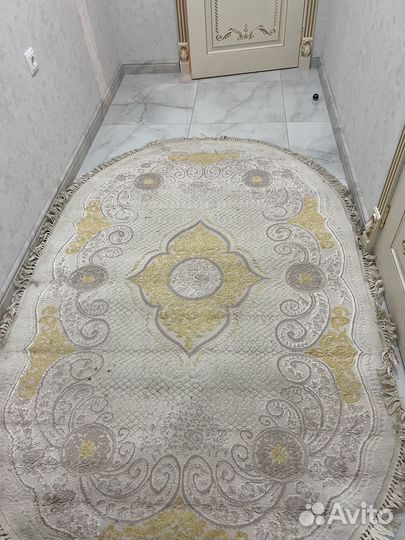 Ковер и картина