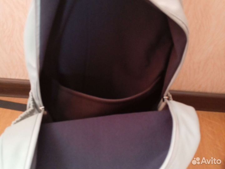 Рюкзак ментолового цвета с брелком медведя