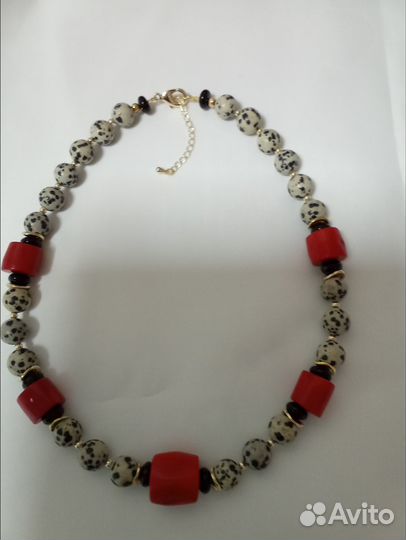 Колье из яшмы и натурального коралла