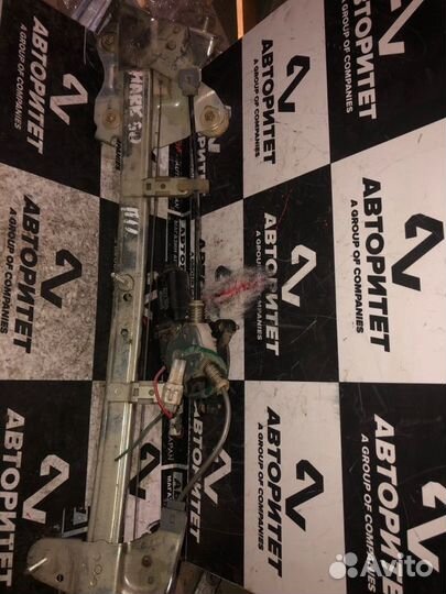 Стеклоподъемник передний левый Toyota Mark Ii GX90