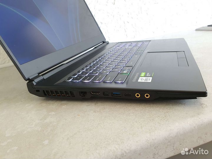 Игровой ноутбук MSI GL75 1660 ti 512ssd