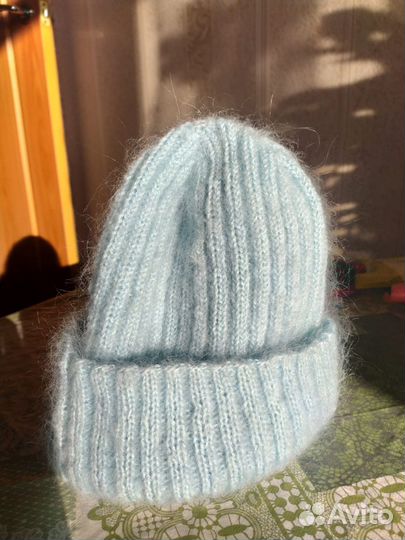 Женская шапка ручной вязки, нитки мохер