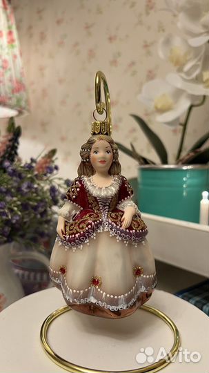 Елочная игрушка Ариель Дама в бордовом платье