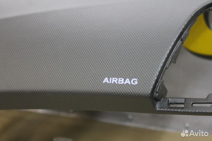 Торпедо Hyundai Solaris панель приборов