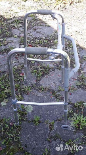 Ходунки для взрослых на колесах