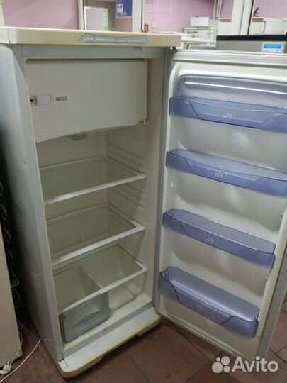 Продам маленький однокамерный холодильник Бирюса