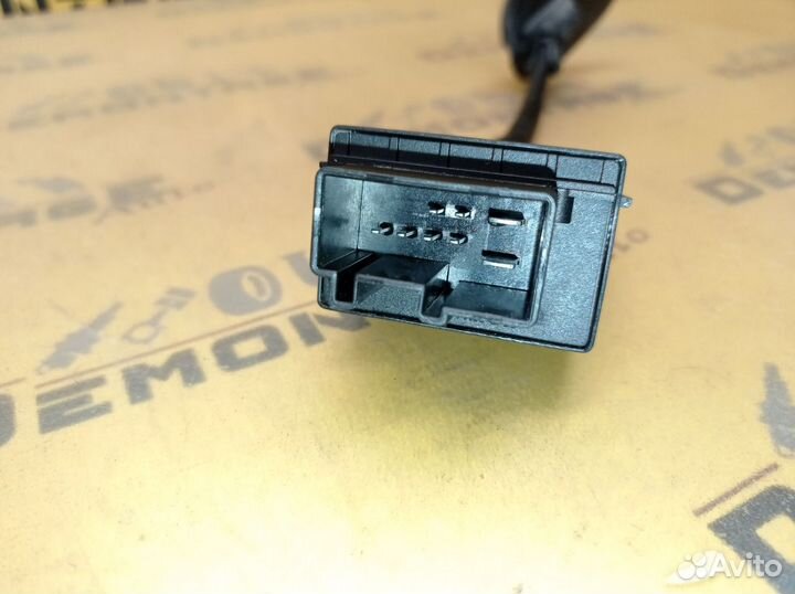 Реле топливного насоса VW Golf Plus Passat B6 A3