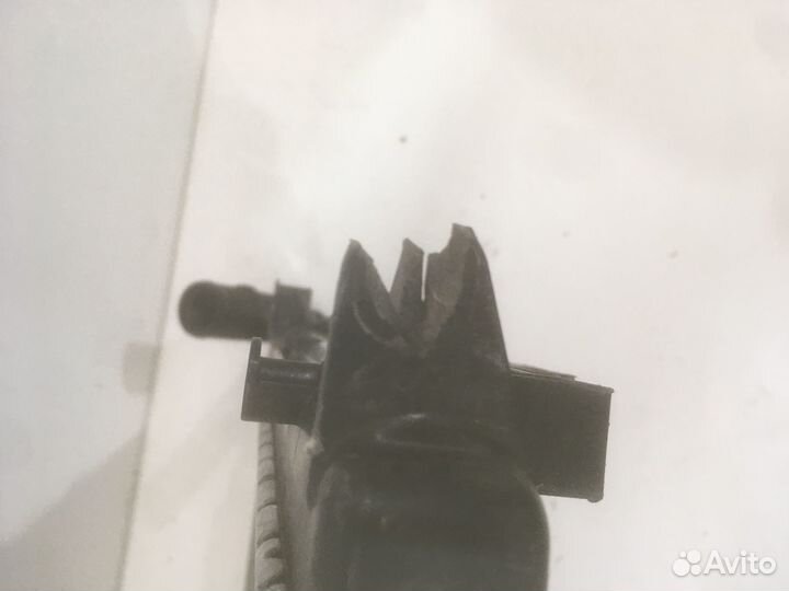 Радиатор охлаждения на Рено Логан