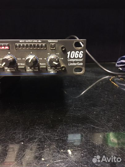 Динамический компрессор-лимитер DBX 1066
