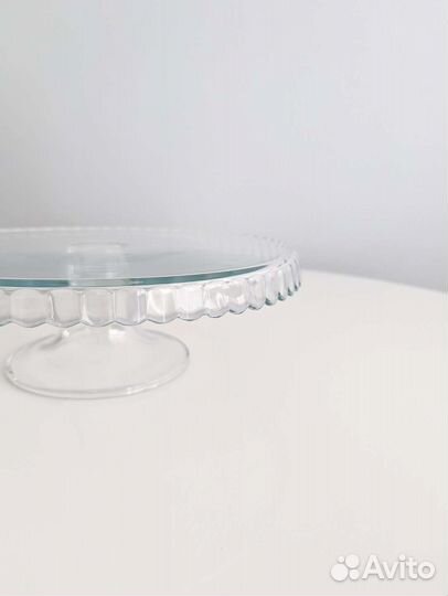 Тортовница/подставка стеклянная на ножке