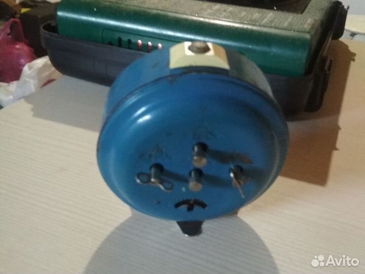 Часы будильник янтарь СССР