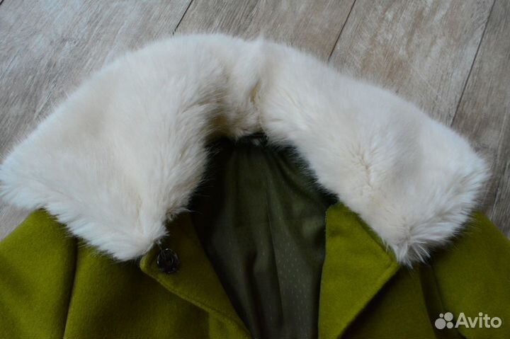 Пальто с меховым воротником