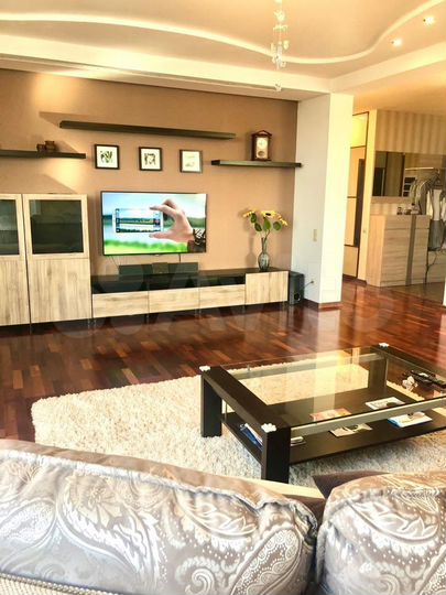 3-к. квартира, 100,3 м², 6/10 эт.